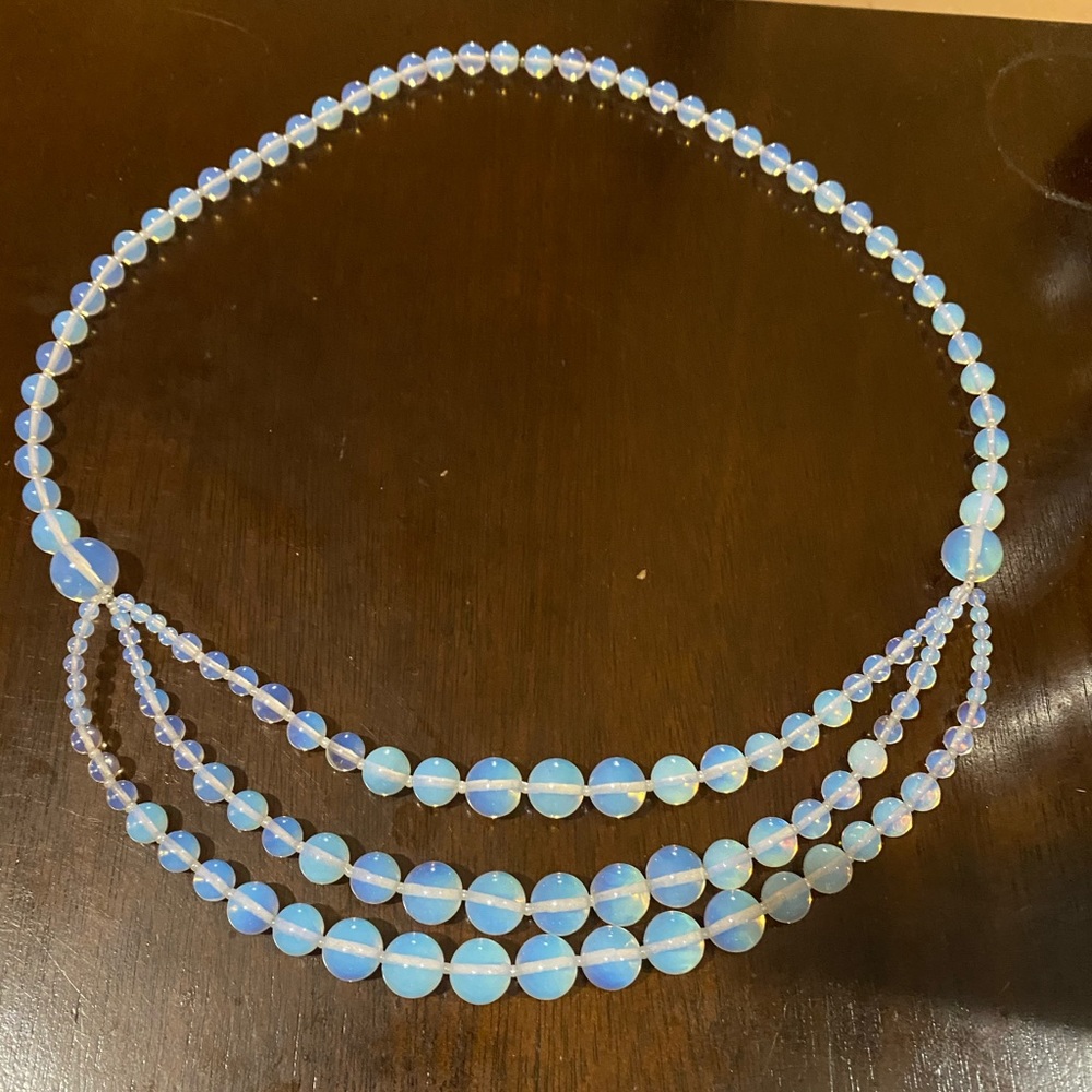 Beautiful necklace. - Picture 2 of 4